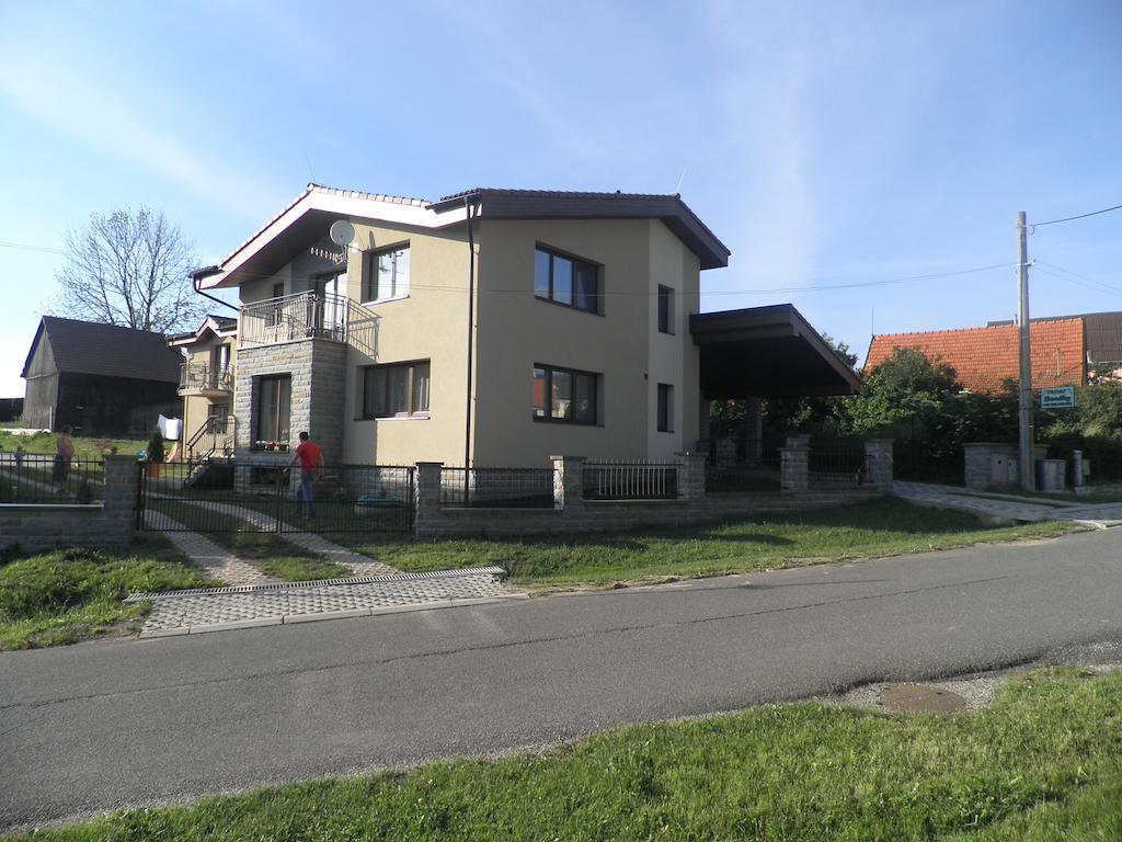 Appartamento Privat Bartky Vrbov Esterno foto
